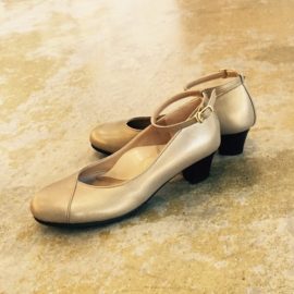 「アペゼ」　ヒールタイプ