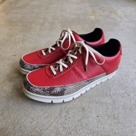 仲間に履きやすいスニーカーをプレゼント！！