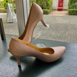 エレガントなパンプス　mot