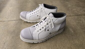 履き心地が優しいハイカットスニーカー。tom