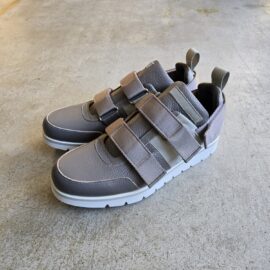 新技術スニーカー（新色）。tom