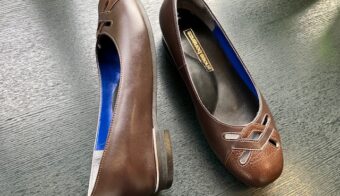 穴飾りが素敵なパンプス　mot-108